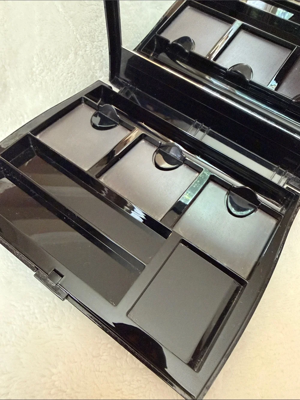 Mary Kay Black Makeup Compact - Picture 3 of 11